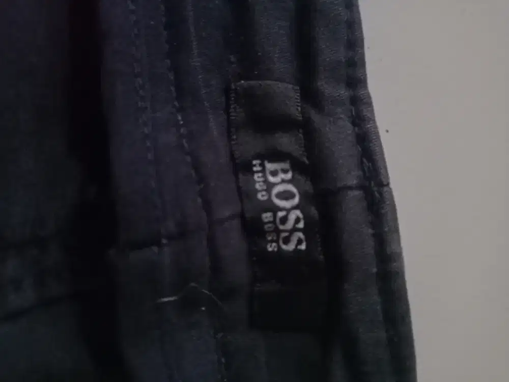 Celana Panjang meek Hugo BOSS  warna biru tua ukuran Size 32