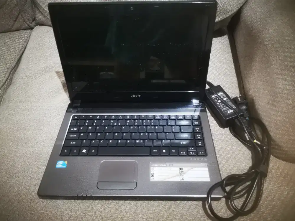 Dijual laptop acer aspire 4743 core i3