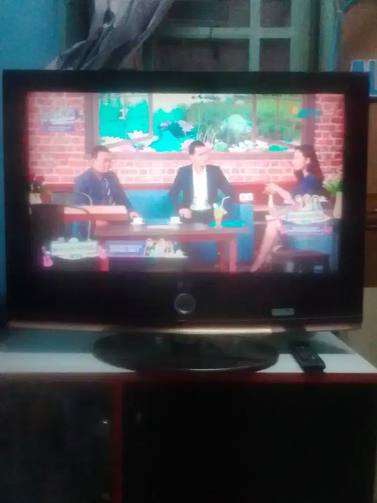 Dijual tv lcd LG 32in seken kondisi normal