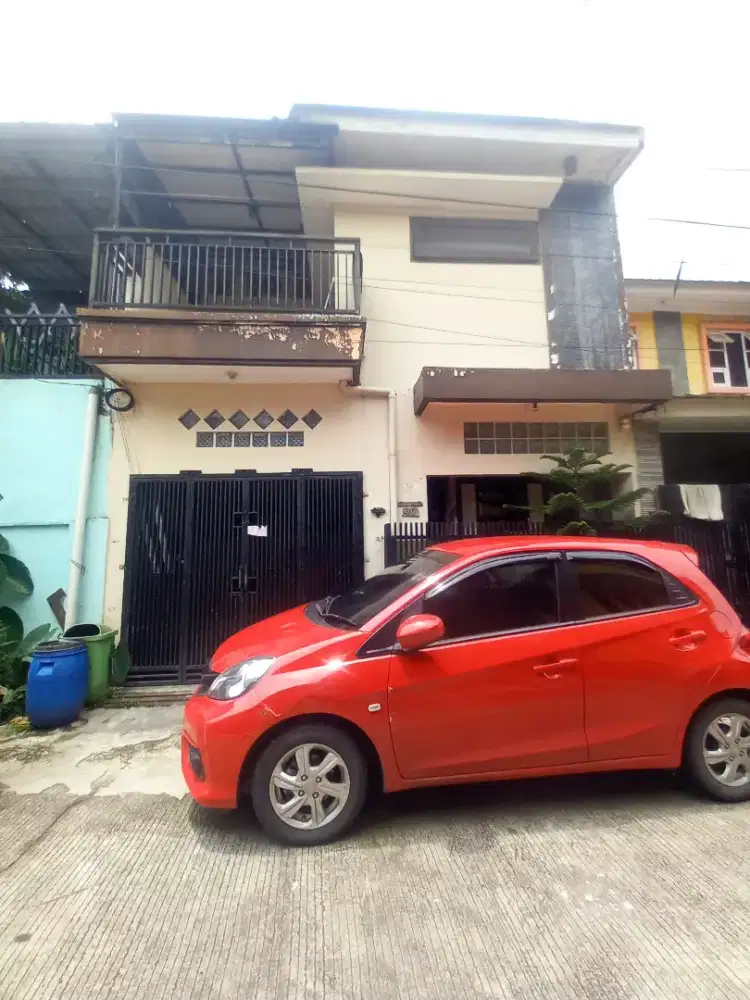 Jual cepat rumah 2 lantai dekat h gofur cipageran