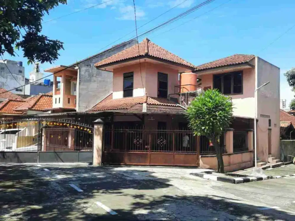 Di jual Rumah 2 lantai lingkungan nyaman lokasi strategis dekat ke jalan AH nasution