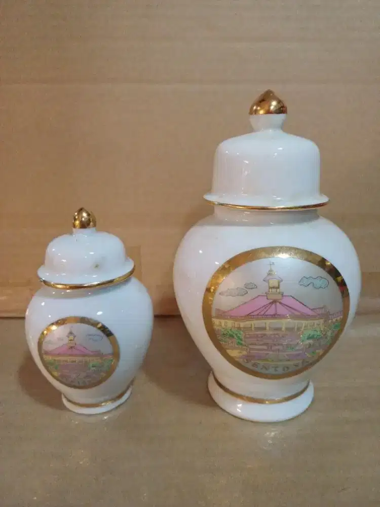 Guci Sentosa Jar Antik Vase