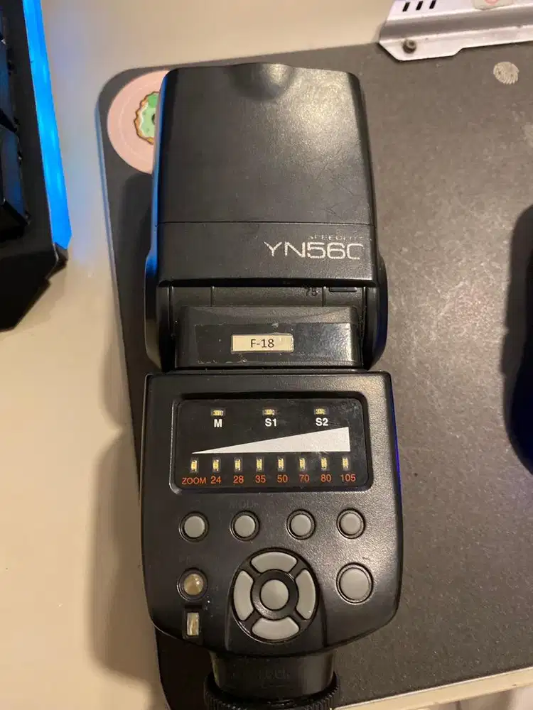 Yongnuo YN560 flash speedlite