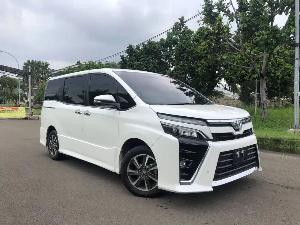 Toyota Voxy 2020 Putih