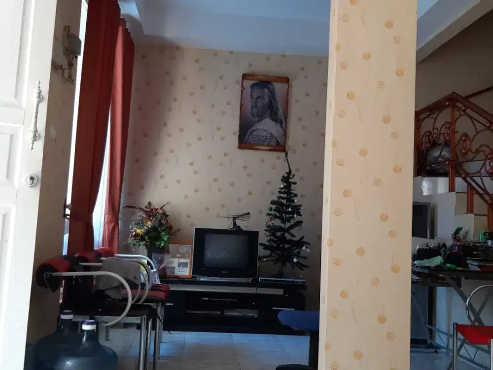 dijual rumah taman palem lestari