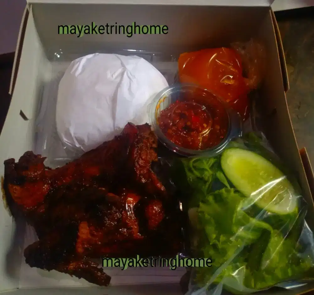 Kami menyediakan berbagai macam nasi kotak untuk acara