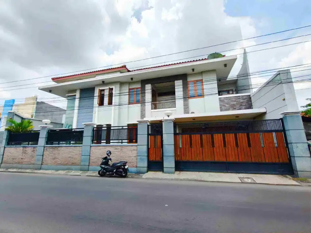 Rumah Mewah Full Furnished Baturan Colomadu Karanganyar
