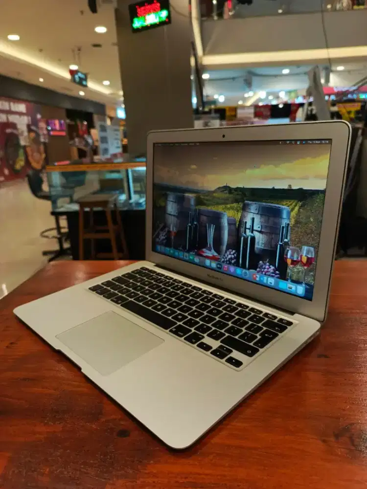 Macbook air 13 inch , early 2015