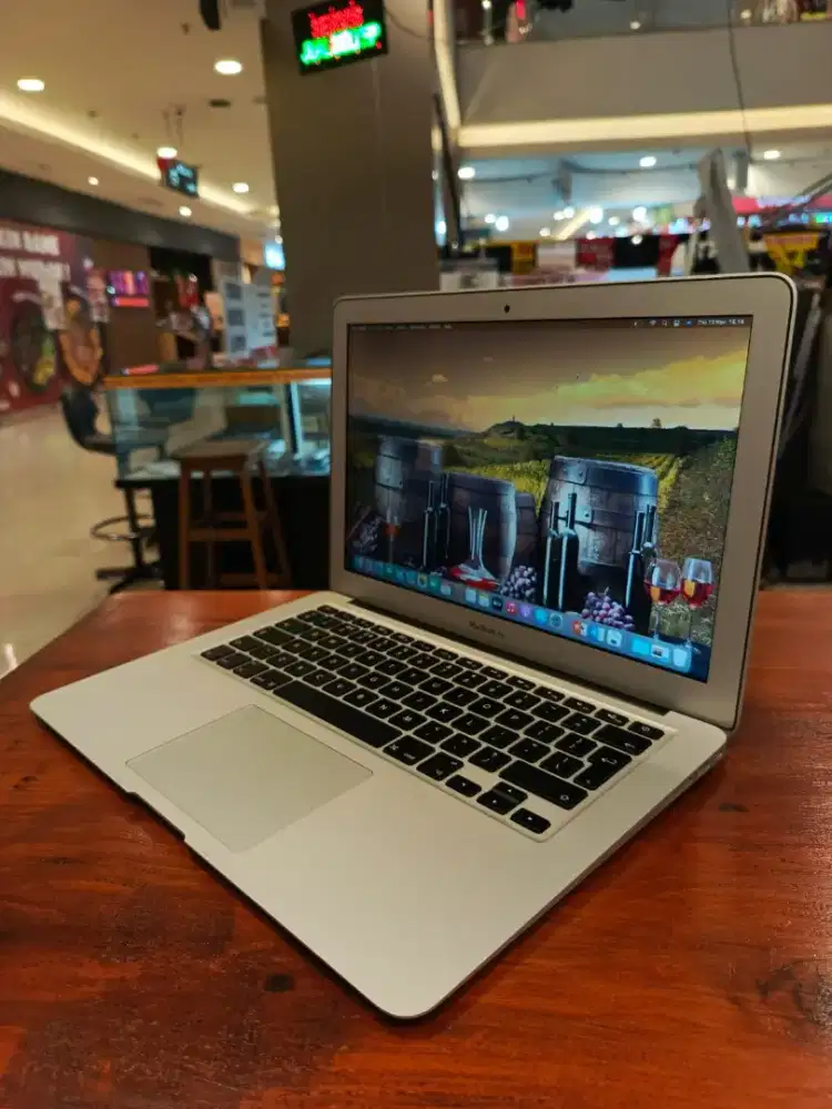 Macbook Air 13 inch , early 2015