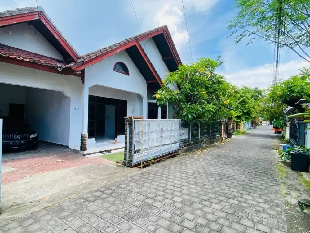 Rumah Semi Furnished 4 Kamar Tidur Disewakan, di Sidakarya Area