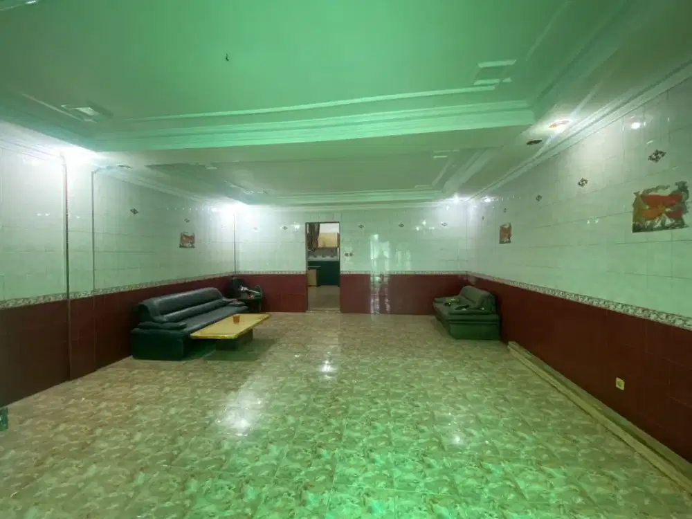 DIJUAL RUMAH BESAR HADAP BARAT LOKASI BAGUS TERMURAH DI TAMAN PALEM LESTARI