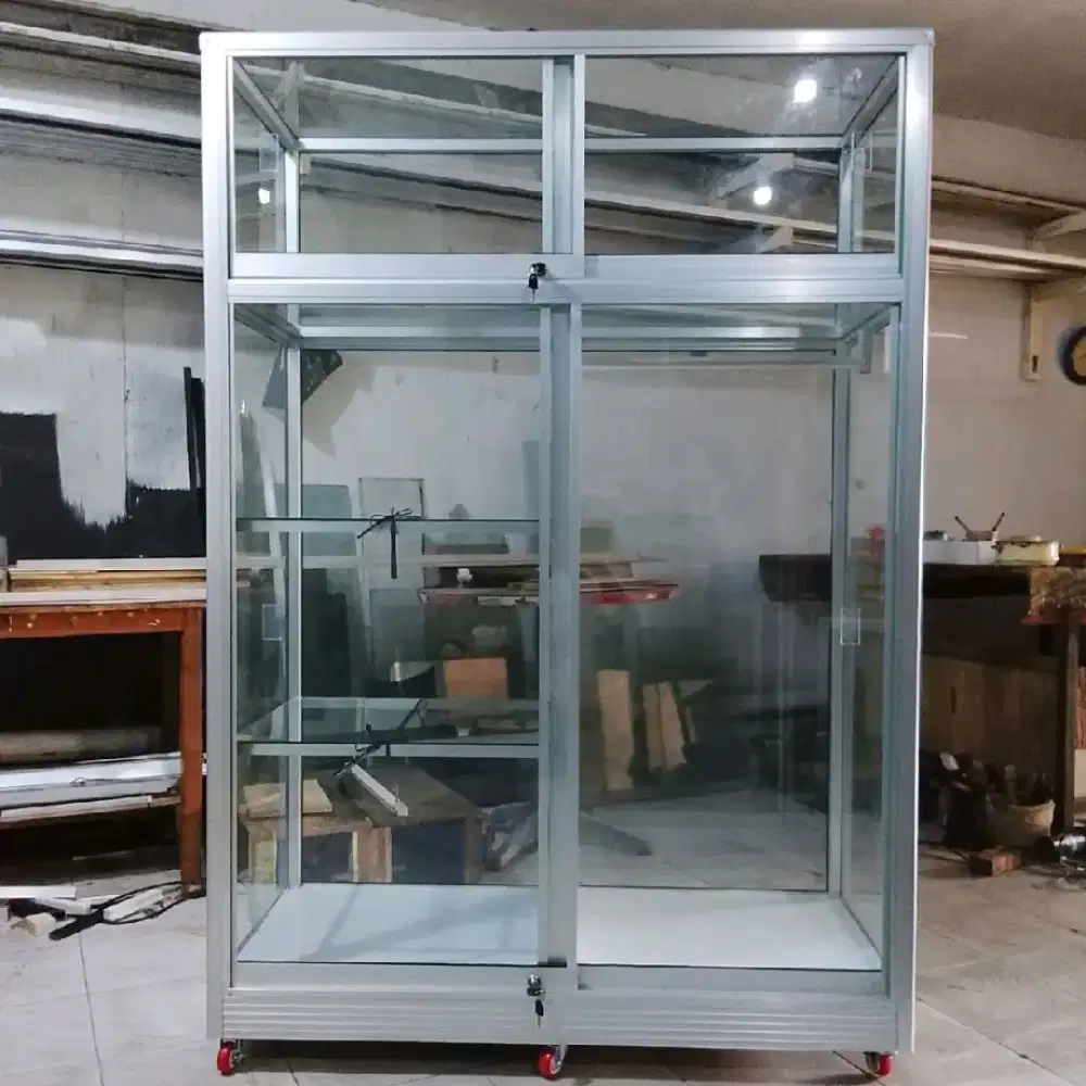 Lemari etalase pakaian 120*55*175