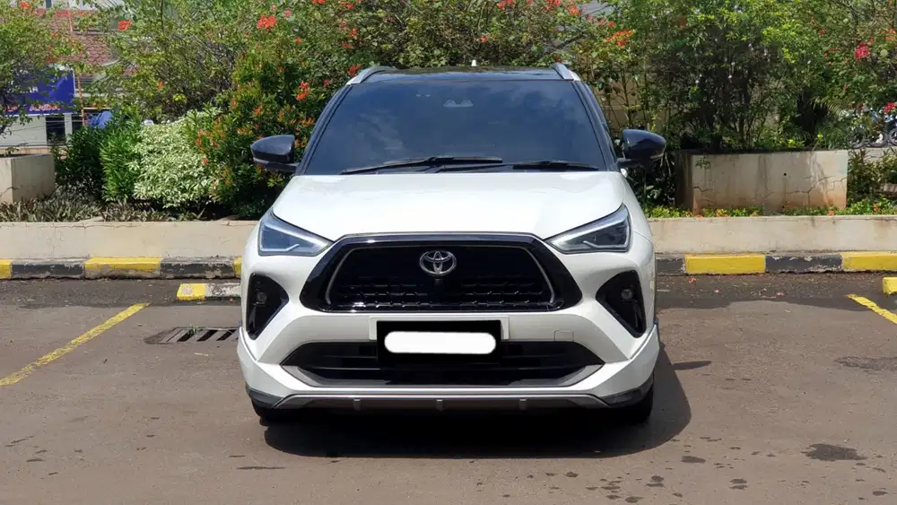 Toyota yaris cross gr hybrid cvt tss 2023 putih