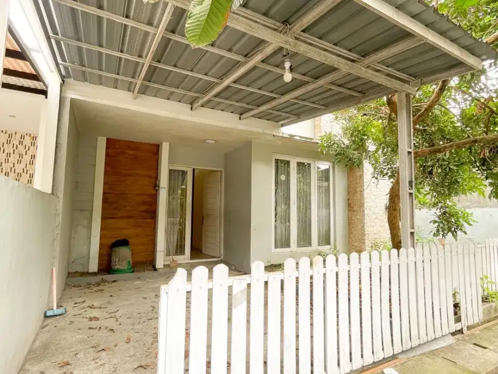 Rumah di kompleks Royal dekat sunsetland