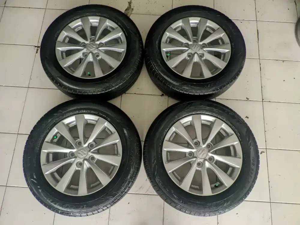 R15 original ertiga+Ban Dunlop enasave 80%