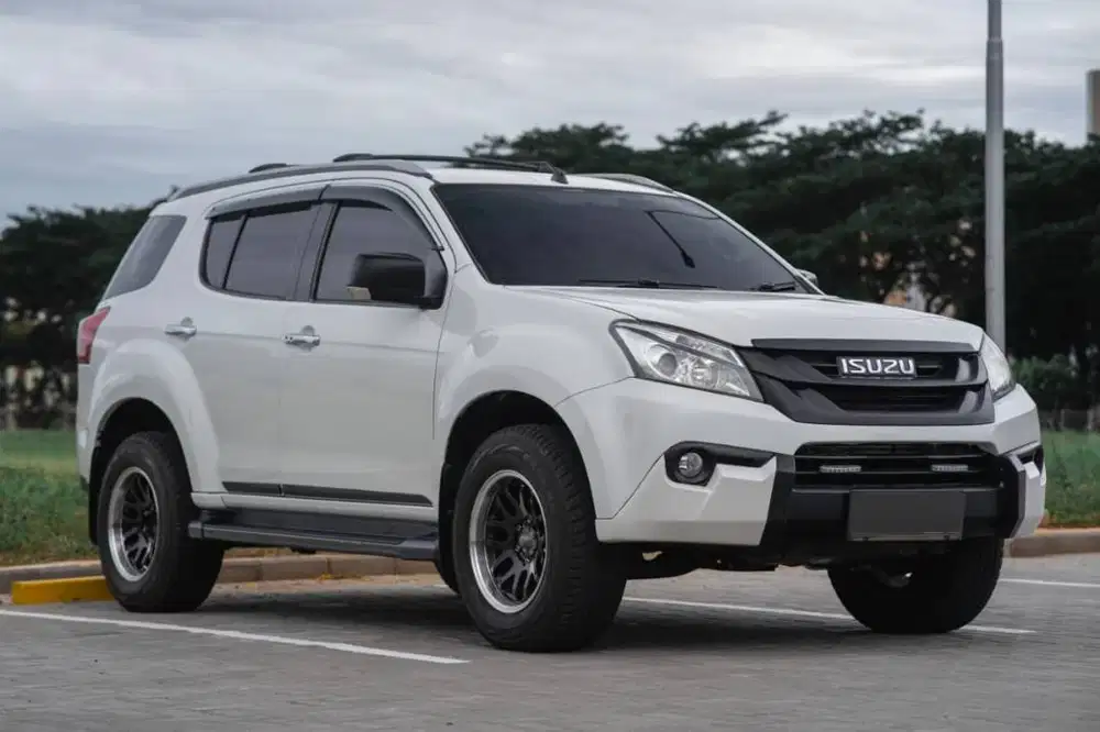 TERMURAH!! TDP MINIM! BUNGA 0%! ISUZU MUX PREMIERE 2015