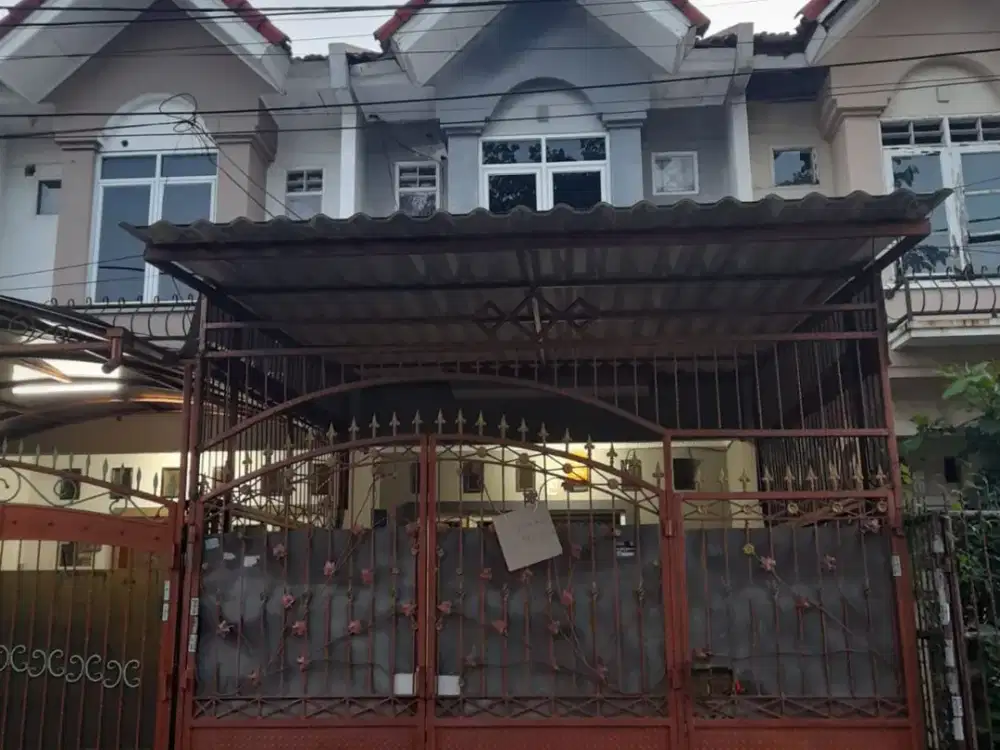 Disewakan rumah 2 LANTAI SIAP HUNI SEMI FURNISH di taman palem lestari
