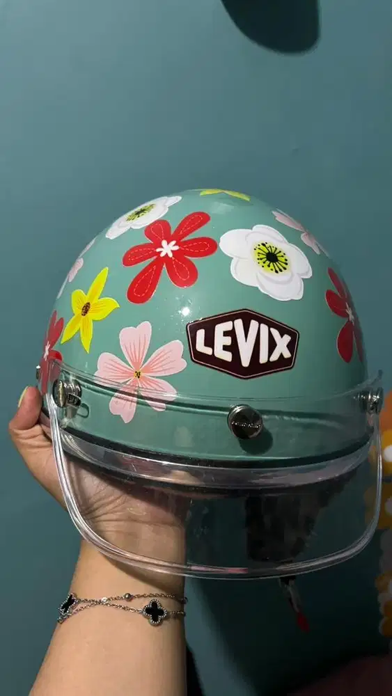 Helm chieps motif flower