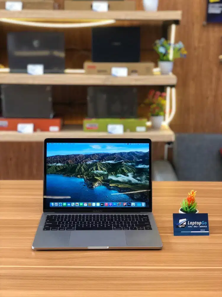 MACBOOK PRO CORE I5 RAM 8/256GB INTEL IRIS GRAPHIC 640 SECOND BEKAS