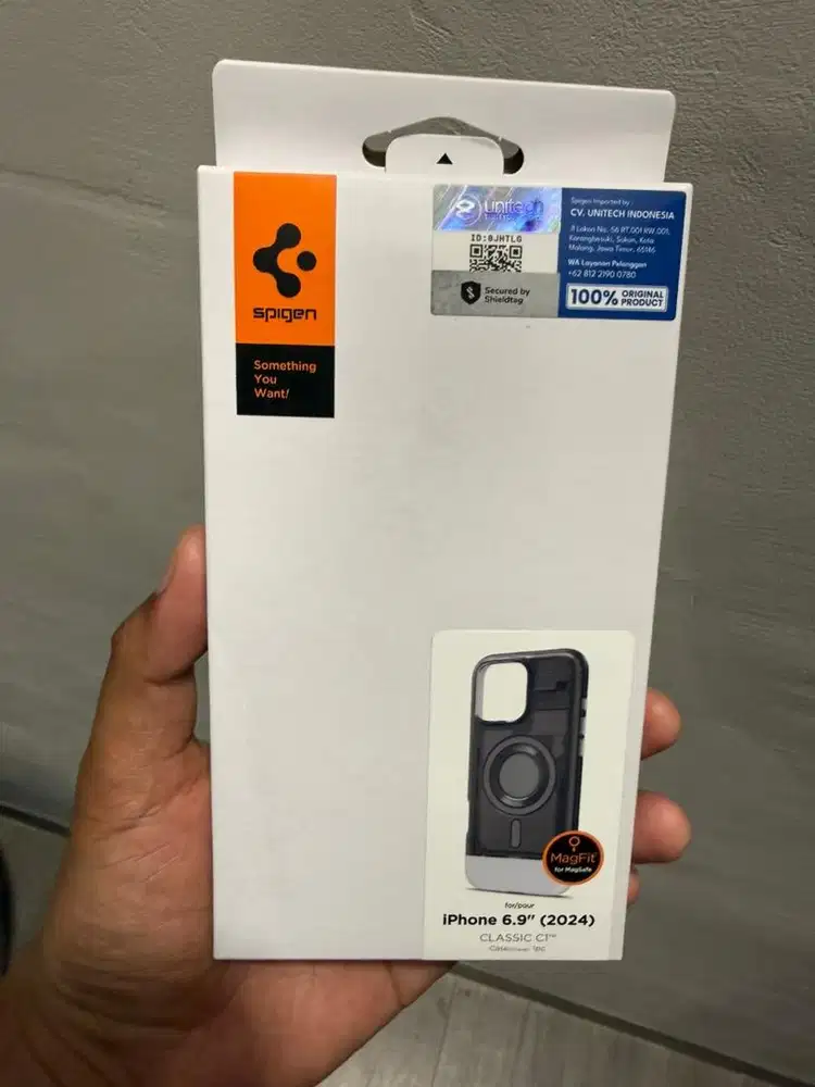 Casing iPhone 16 Pro Max. Spigen Premium Classic C1