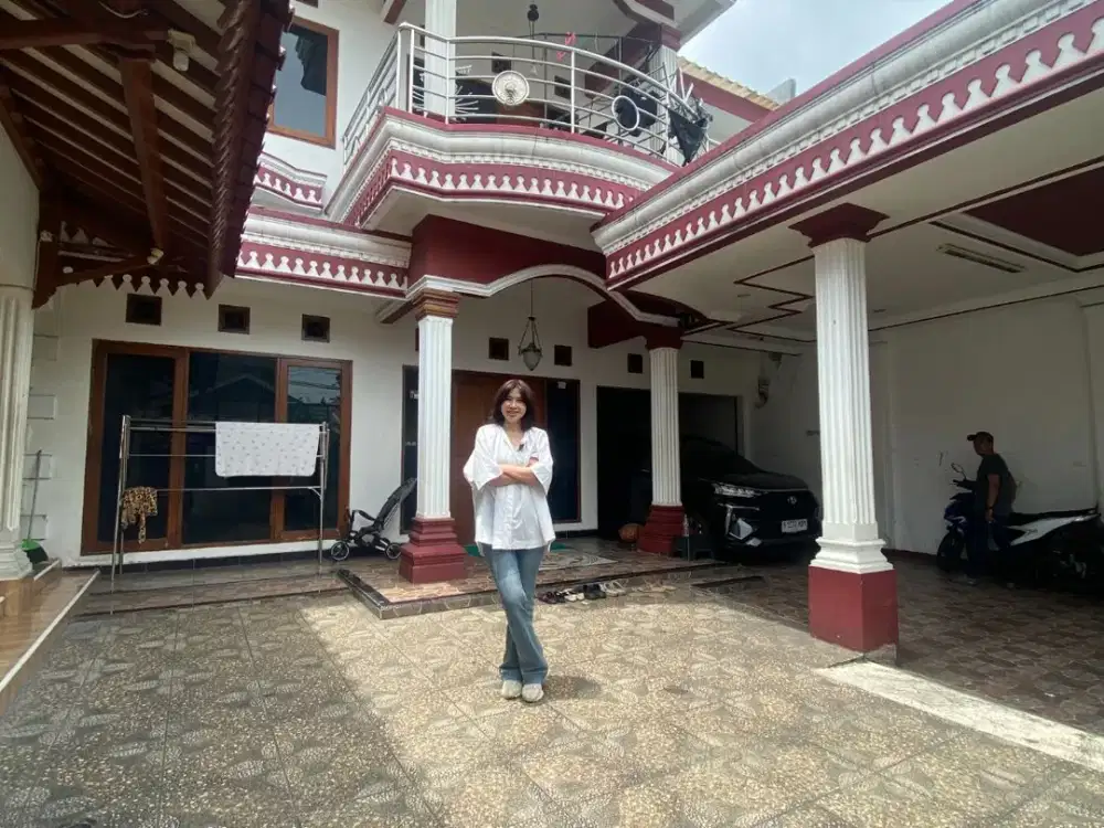 DIJUAL RUMAH MEWAH 2 LANTAI KEBON JERUK SIAP HUNI