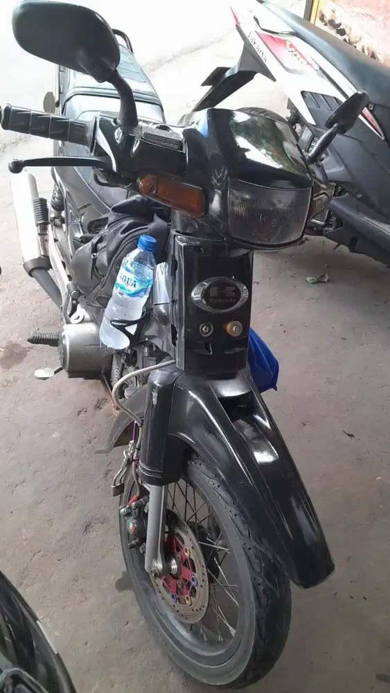 Kawasaki Kaze warna hitam