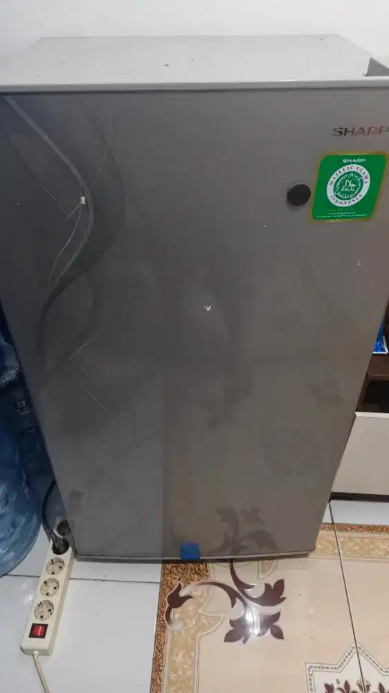 Kulkas sharp SJN 162