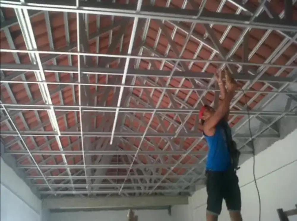 Tukang bangunan atap rumah bocor,baja ringan, renovasi rumah dll