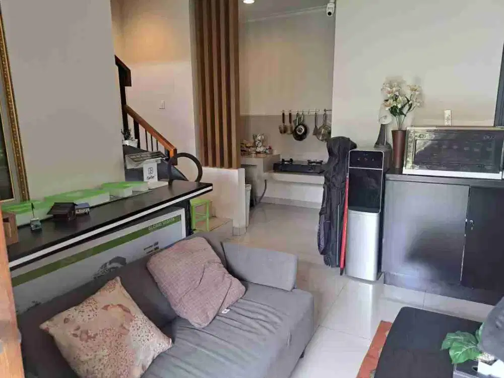 DIJUAL RUMAH 2 LANTAI DI CLUSTER BARU KOTA WISATA, SIAP HUNI