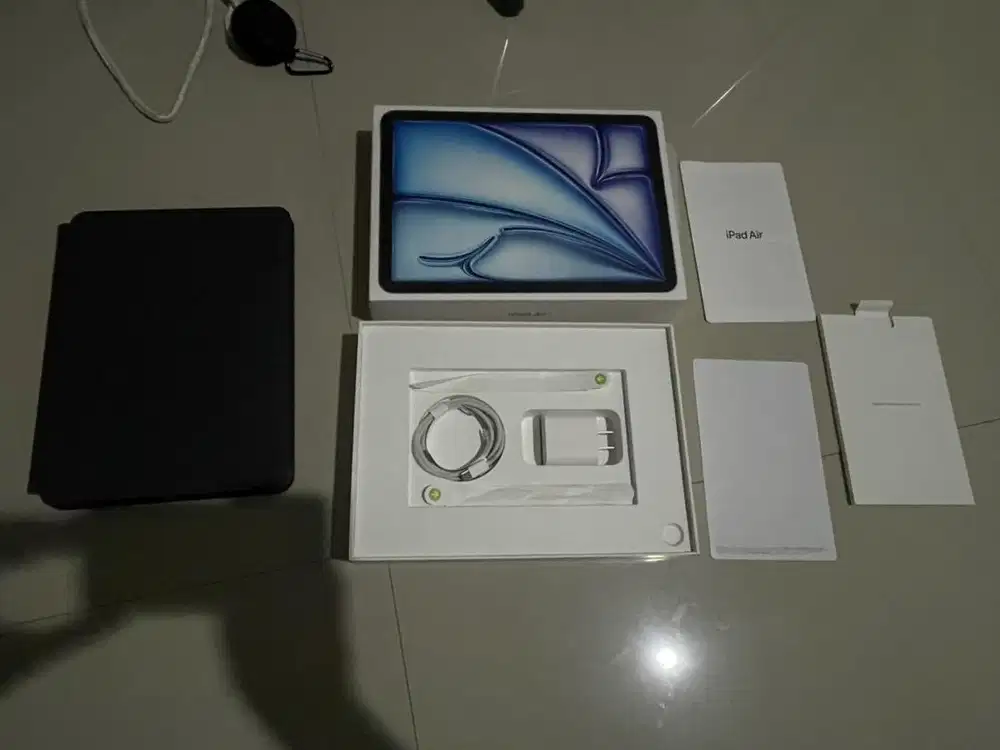 Apple Ipad Air m2 128 gb wifi only like new include goojodoq keyboard