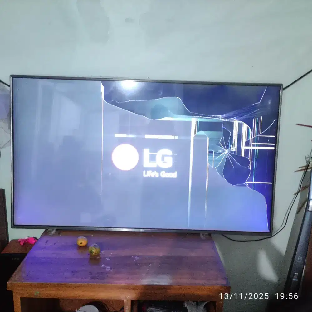 Pecah LED Smart TV LG 55 Inch UHD buat pretelan