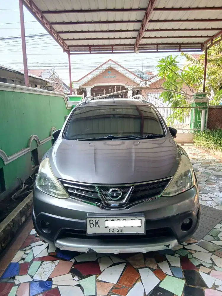 Nissan Livina 1.8 MT 2013