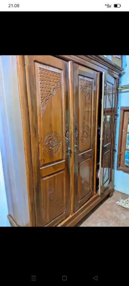 Ukir .lemari kayu jati 3 pintu bekas dah melamin cibanteng