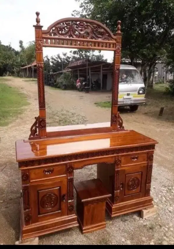 Lemari dan meja hias jati