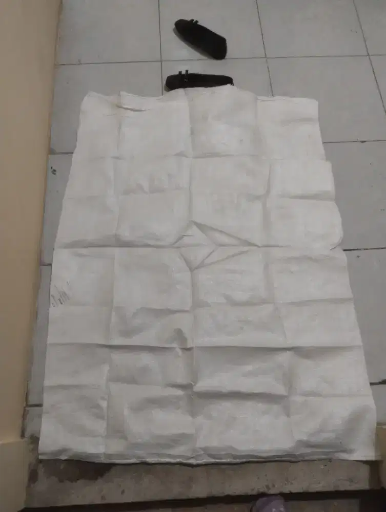 Karung ukuran 90cm x 100cm