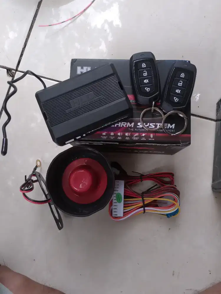 Pemasangan remote alarm mobil