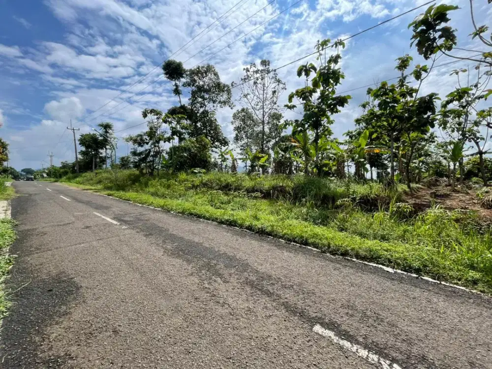 Tanah Pinggir Jalan Udara Dingin di Sumedang Selatan Dijual Murah