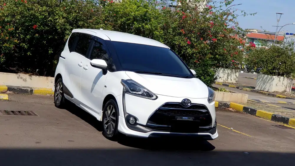 Toyota Sienta Q 1.5 AT 2017/2018