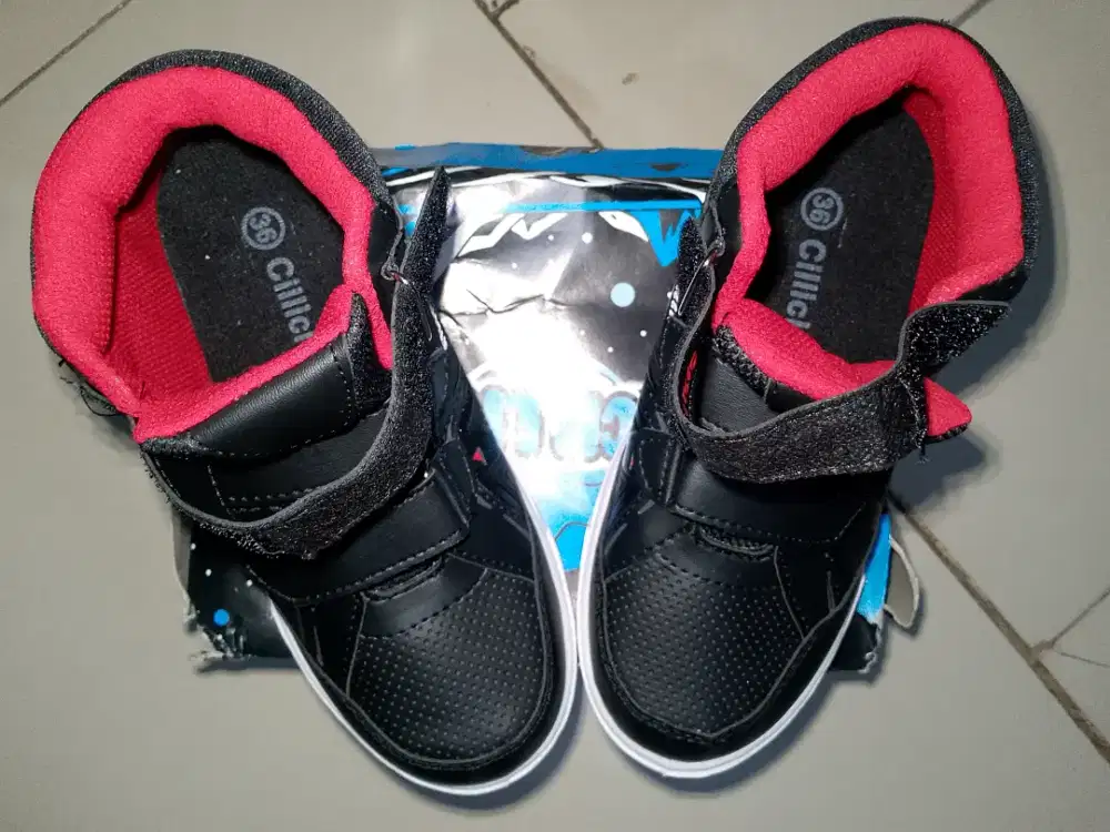 Sepatu sekolah LICICIO