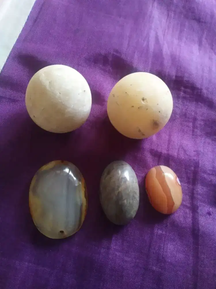 Aneka batu perhiasan