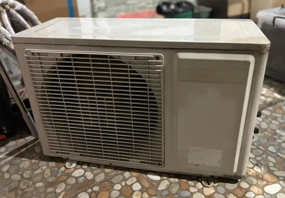 AC Sharp 1/2 PK bekas masih berfungsi