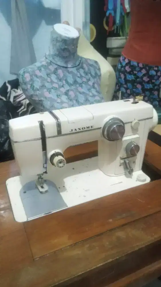 Mesin jahit itik / ngebos peci