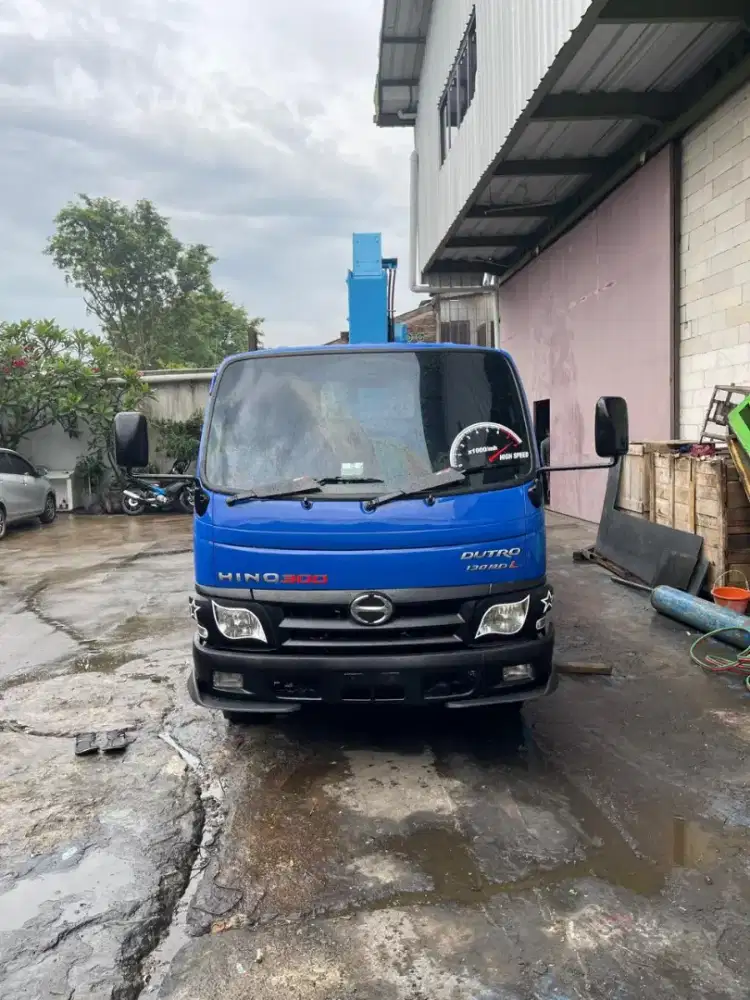 Dutro 2016 crane 3,6 ton 5 bom kaki silang