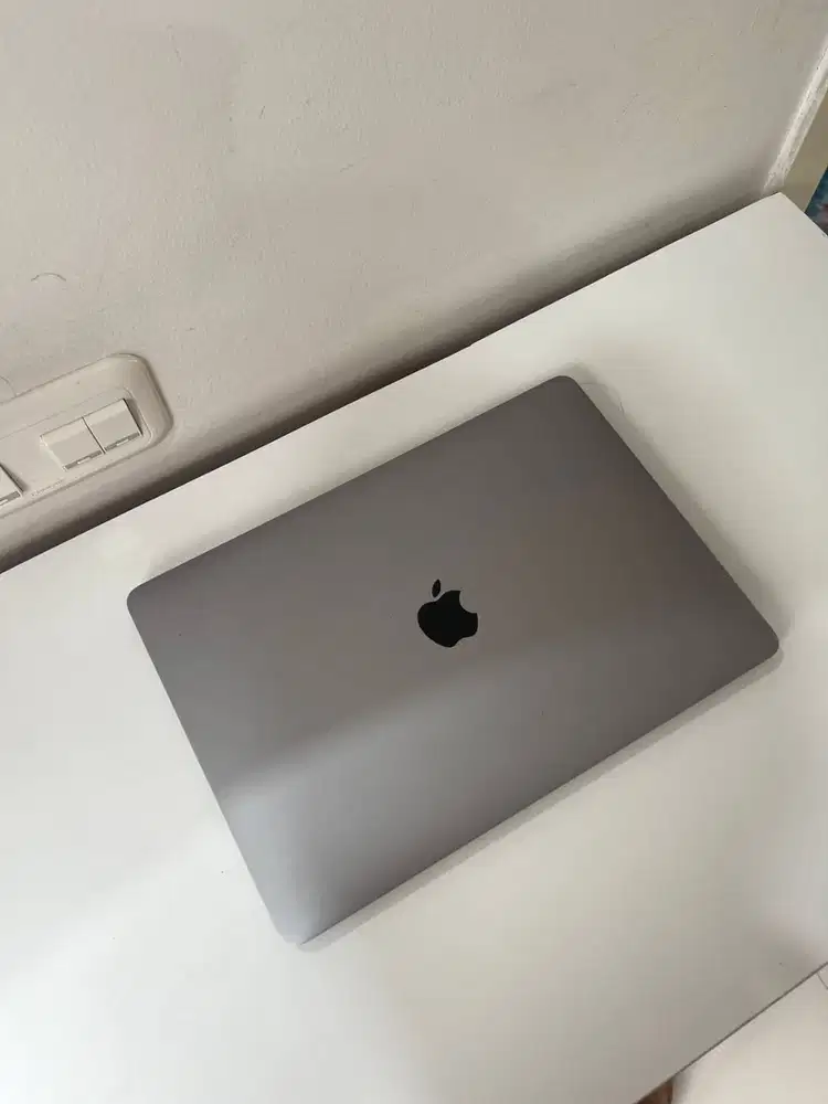 Dijual Macbook Pro M1 2020 8/256 Touchbar Space Gray