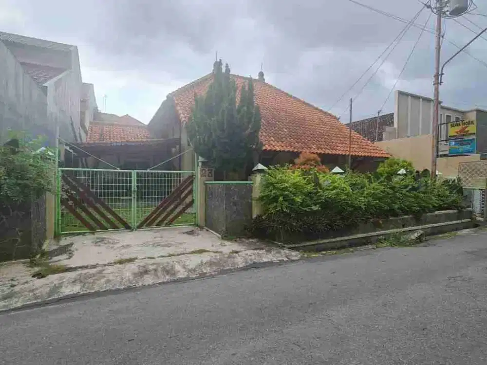 Rumah Mewah Antik Nuansa Kayu Jati Pusat Kota Dekat Jalan Gajah Mada Solo, Lokasi Prime.