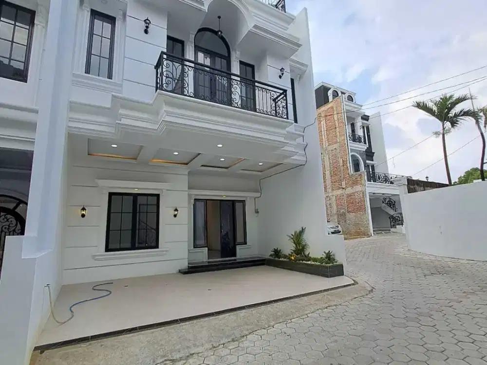 Dijual Rumah baru 3 Lantai Dalam Komplek Delat Jalan Utama Jagakarsa