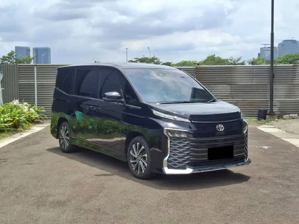 Toyota Voxy 2.0 Automatic 2023
