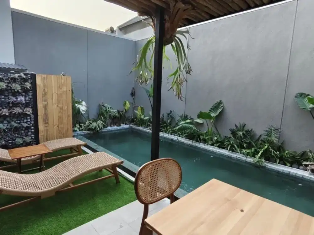 Dijual Rumah dengan Kolam Renang di Kota Baru Parahyangan Bandung