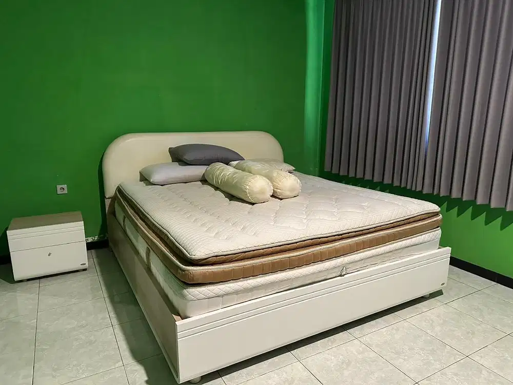 Bedroom Set (Dipan dan nakas)