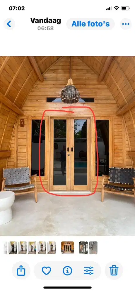 5 set pintu geser ganda dengan kunci.